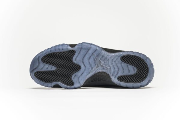 Air Jordan 11 378037-005“Cap and Gown” - Image 5